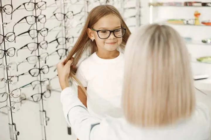 Myopie chez l’enfant et l’adolescent : comment évolue-t-elle et comment ralentir sa progression ?